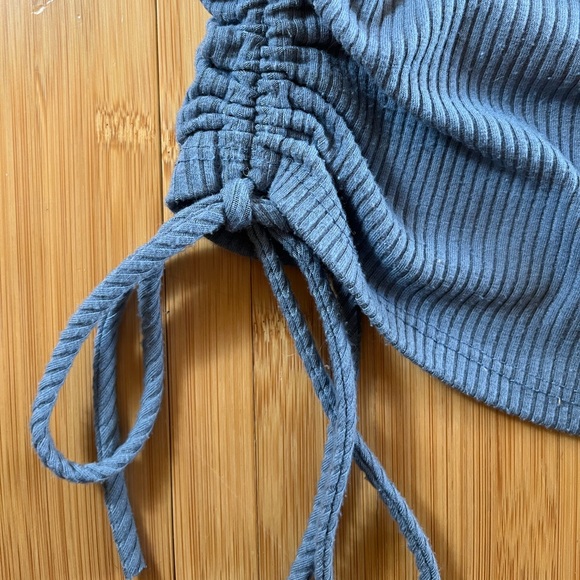 Adjustable pastel blue crop top - Picture 2 of 4